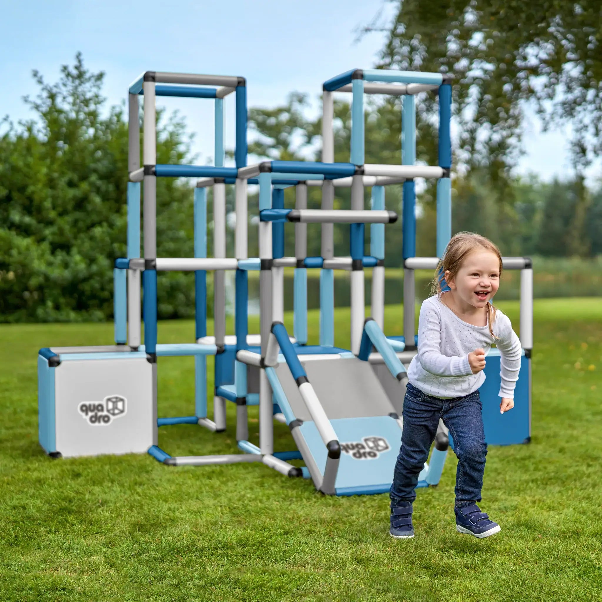 Jungle Gym for Kids - GIANT PYRAMID WITH RAMP Home – QUADRO