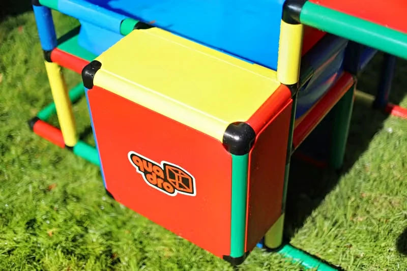 Close view of the red panel and blue liner on a compact QUADRO pool